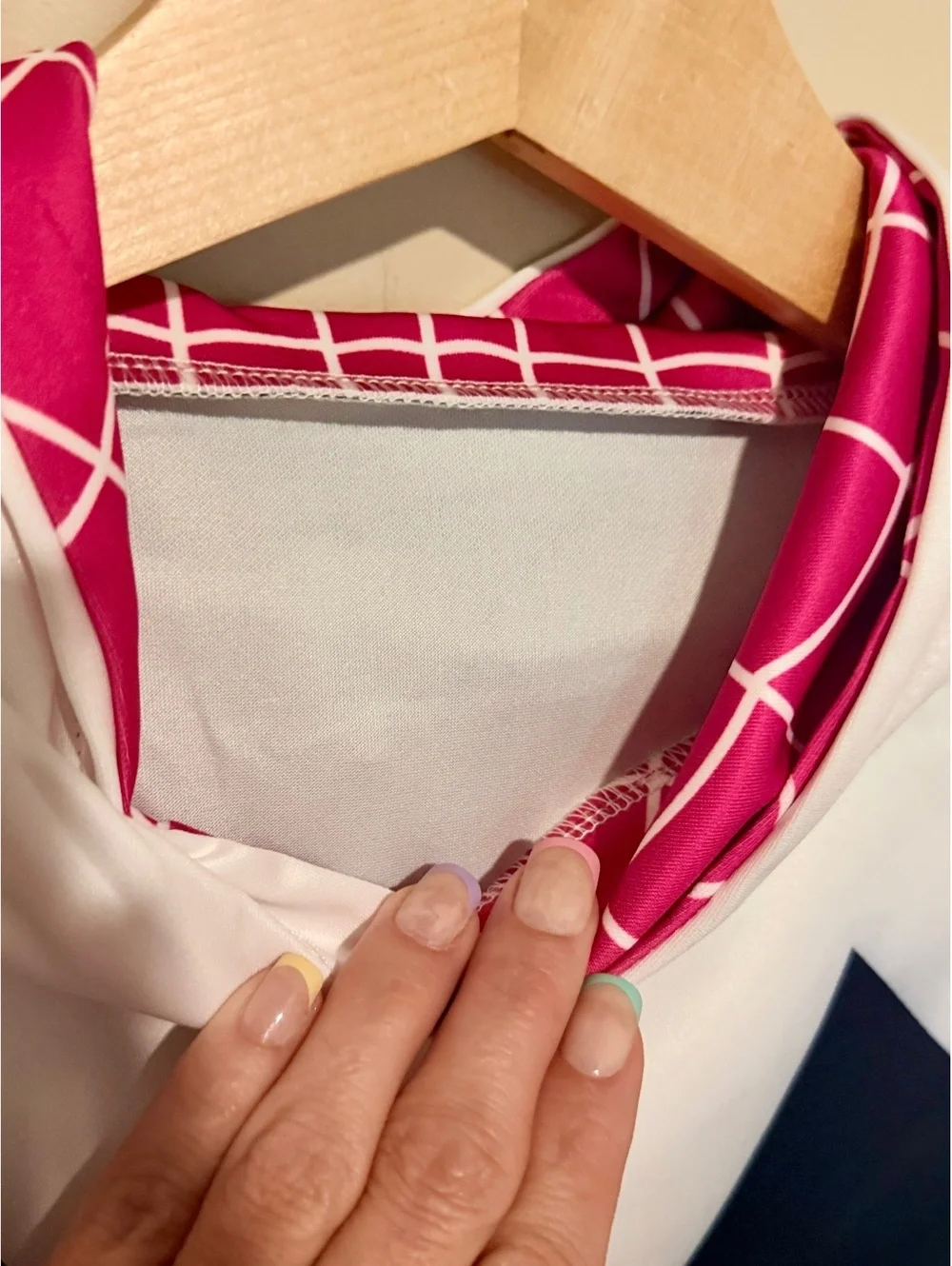 Elegant Magenta and White Grid Pattern Silk Scarf - Luxurious and Stylish